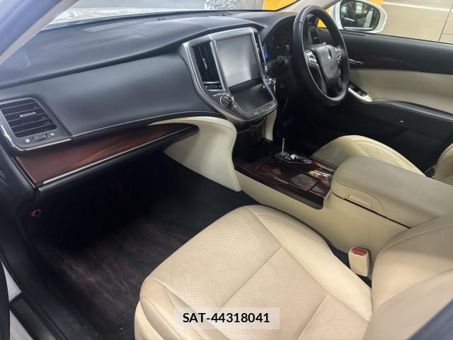 Toyota CROWN HYBRID 2013-10 8856168-5