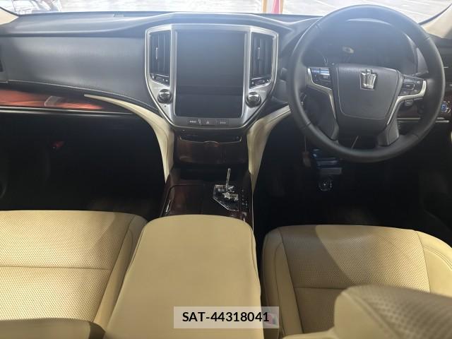 Toyota CROWN HYBRID 2013-10 8856168-7