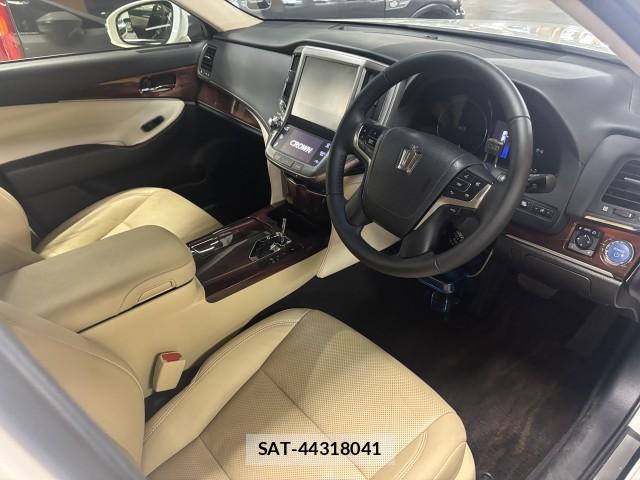 Toyota CROWN HYBRID 2013-10 8856168-8