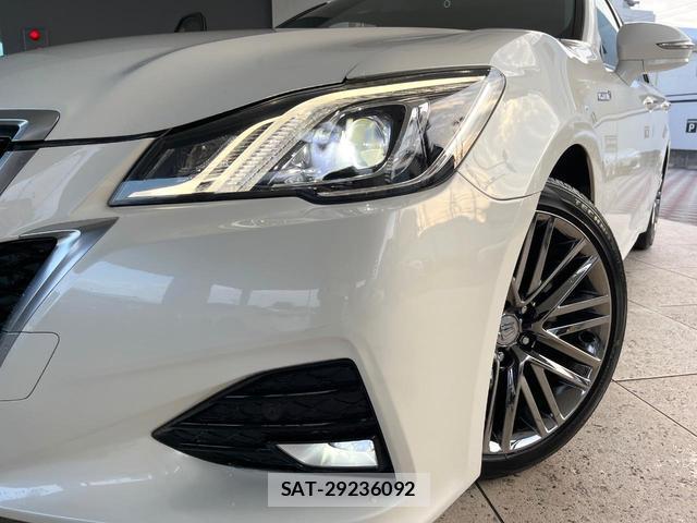 Toyota CROWN HYBRID 2017-01 8856199-11