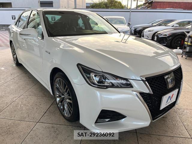 Toyota CROWN HYBRID 2017-01 8856199-15