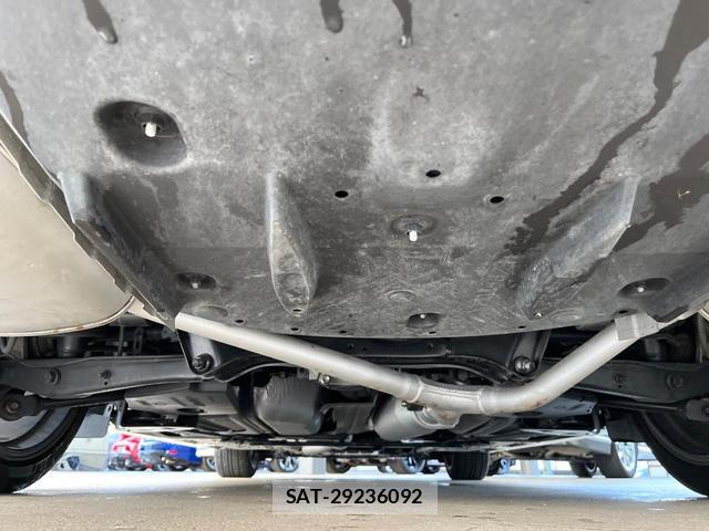 Toyota CROWN HYBRID 2017-01 8856199-18