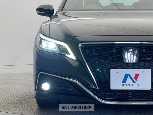 Toyota CROWN HYBRID 2018-11 8856799-19