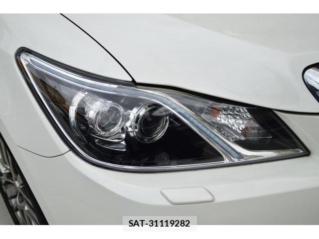 Toyota CROWN MAJESTA 2017-07 8854465-11