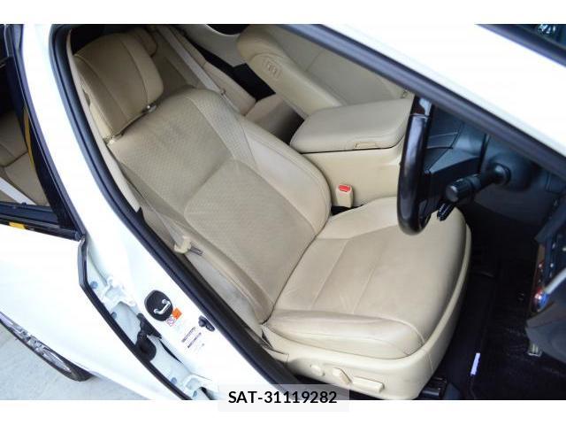 Toyota CROWN MAJESTA 2017-07 8854465-12