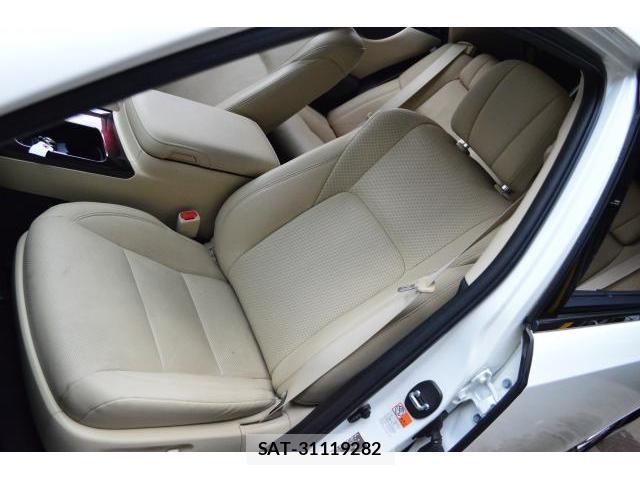 Toyota CROWN MAJESTA 2017-07 8854465-13
