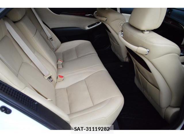Toyota CROWN MAJESTA 2017-07 8854465-14