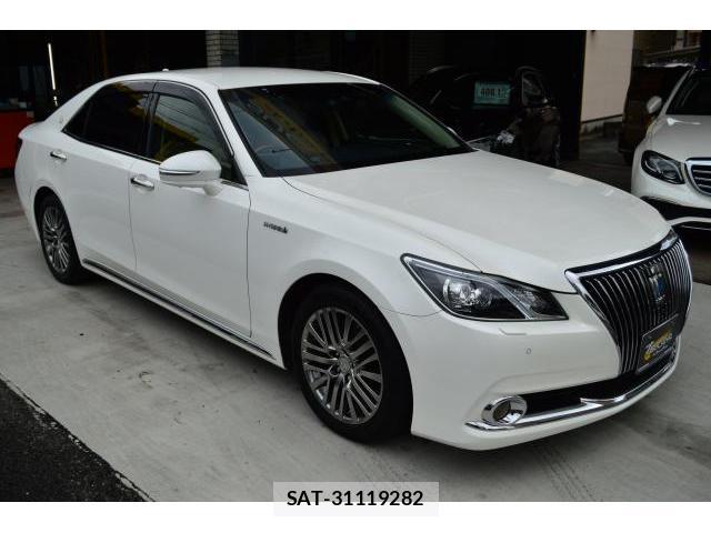 Toyota CROWN MAJESTA 2017-07 8854465-2