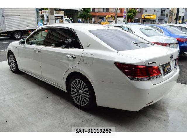 Toyota CROWN MAJESTA 2017-07 8854465-5