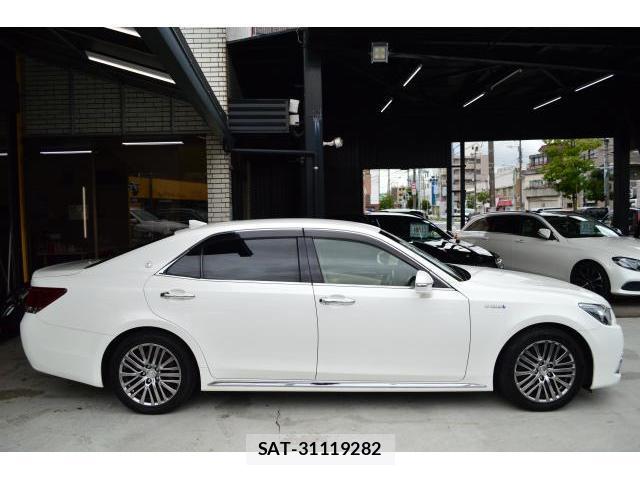 Toyota CROWN MAJESTA 2017-07 8854465-7