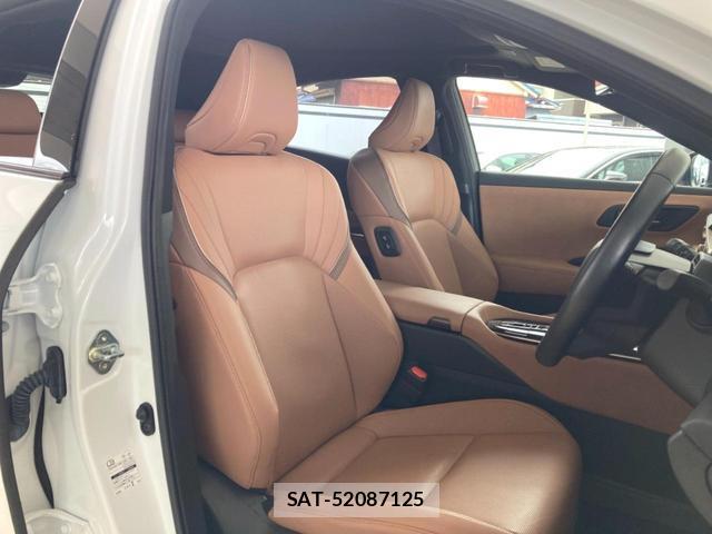 Toyota CROWN 2025-03 8856203-8
