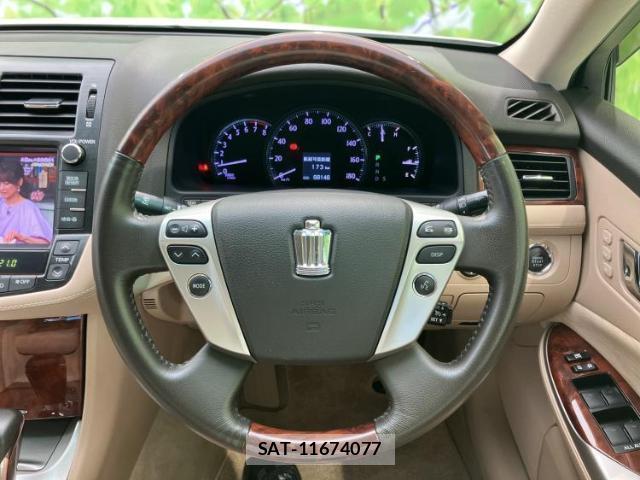 Toyota CROWN 2012-10 8857057-14