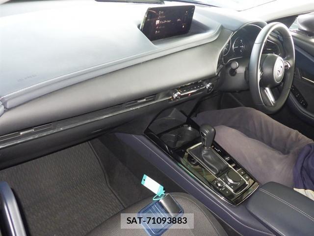 Mazda CX-30 2023-10 8856275-2
