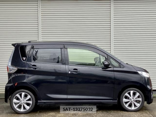 Nissan DAYZ 2013-10 8853980-3