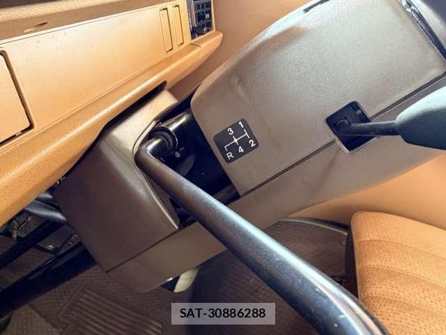 Mitsubishi DELICA TRUCK 1980-03 8854206-11