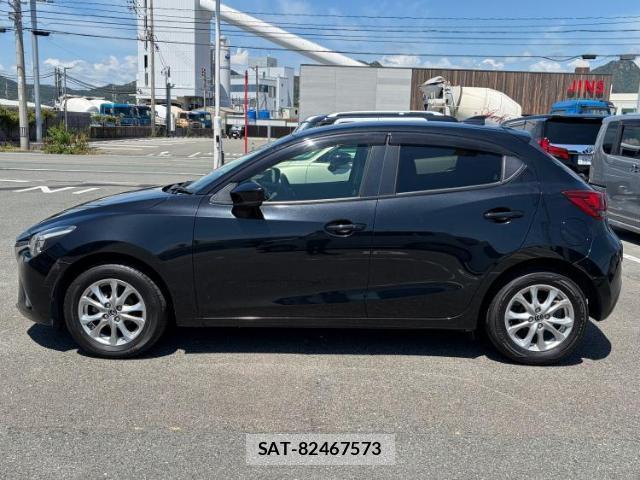 Mazda DEMIO 2017-07 8853873-1