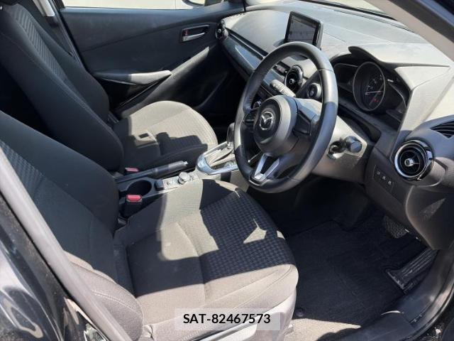 Mazda DEMIO 2017-07 8853873-4