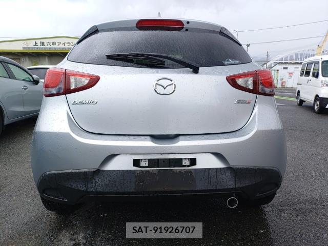 Mazda DEMIO 2017-08 8854194-1