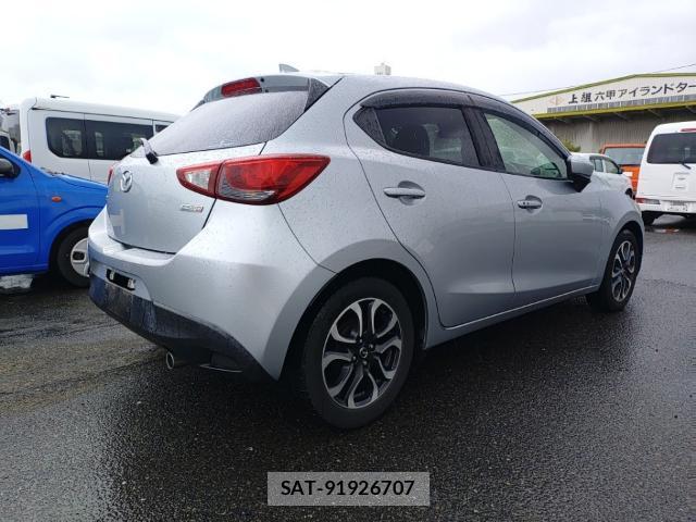 Mazda DEMIO 2017-08 8854194-4