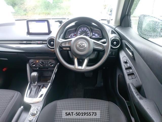 Mazda DEMIO 2017-10 8854196-2
