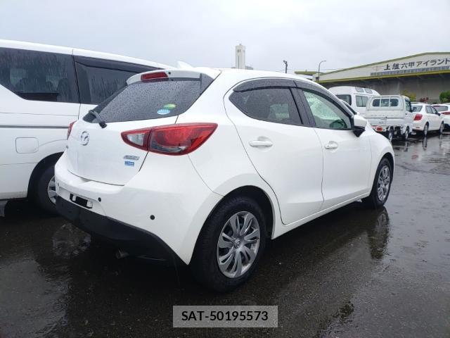 Mazda DEMIO 2017-10 8854196-4