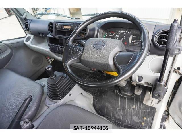Hino DUTRO 2019-10 8854591-2