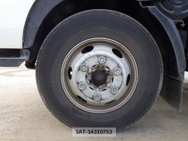 Hino DUTRO 2005 8855696-18