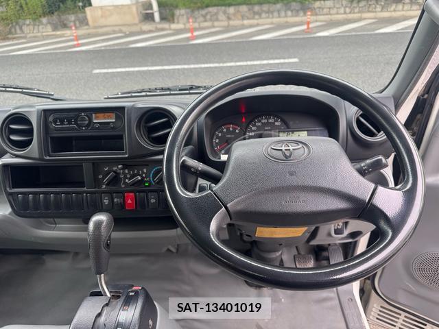 Toyota DYNA TRUCK 2017-06 8854958-10