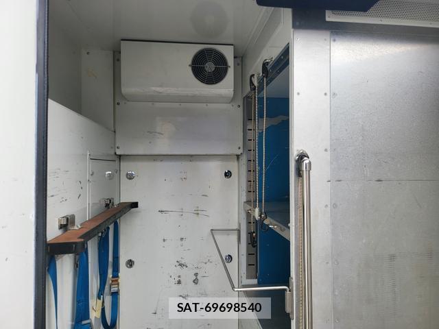Isuzu ELF TRUCK 2008-04 8854238-8
