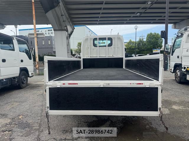 Isuzu ELF TRUCK 2014-05 8854957-5
