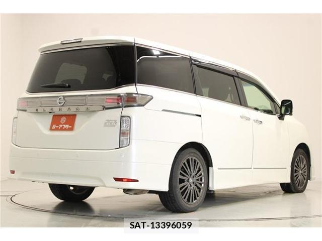 Nissan ELGRAND 2019-07 8853897-12