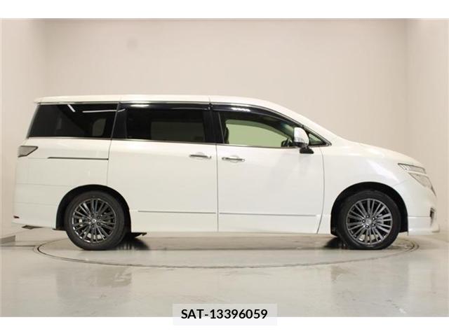 Nissan ELGRAND 2019-07 8853897-13