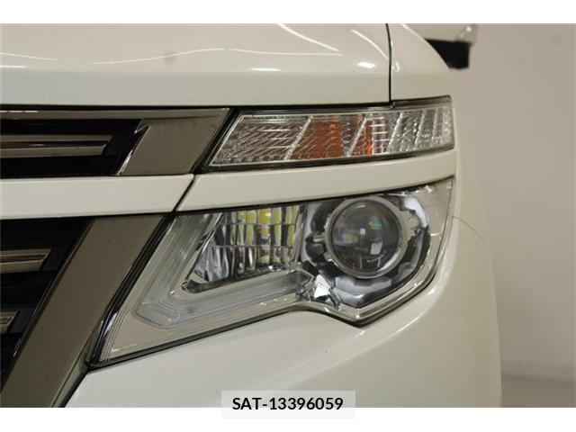 Nissan ELGRAND 2019-07 8853897-15