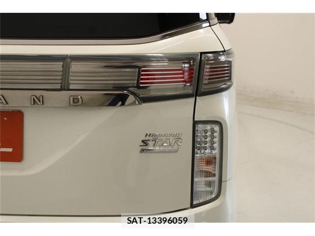 Nissan ELGRAND 2019-07 8853897-18