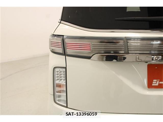 Nissan ELGRAND 2019-07 8853897-19