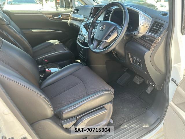 Nissan ELGRAND 2016-06 8854079-11
