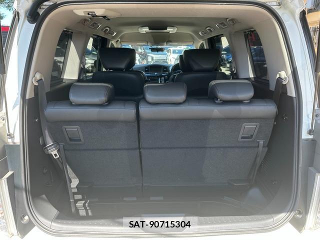 Nissan ELGRAND 2016-06 8854079-15