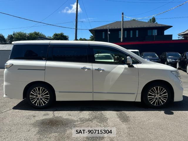 Nissan ELGRAND 2016-06 8854079-18