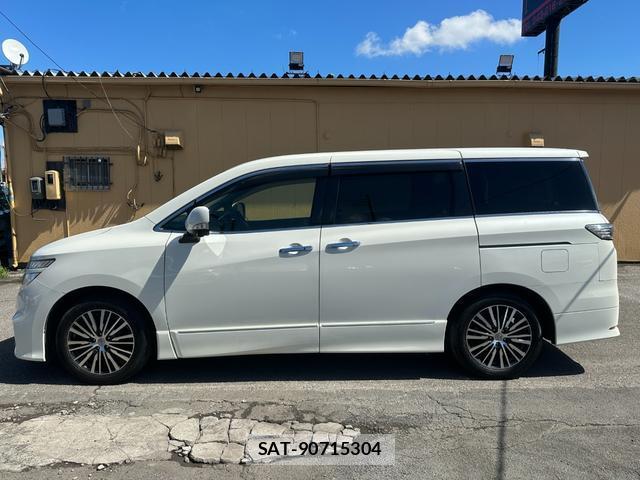Nissan ELGRAND 2016-06 8854079-19