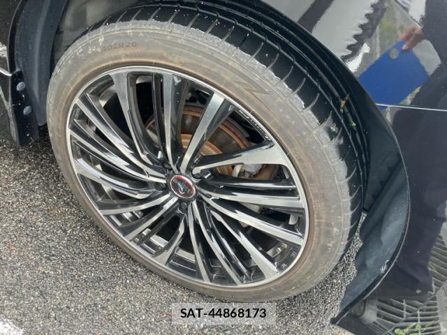 Nissan ELGRAND 2018-08 8854529-1