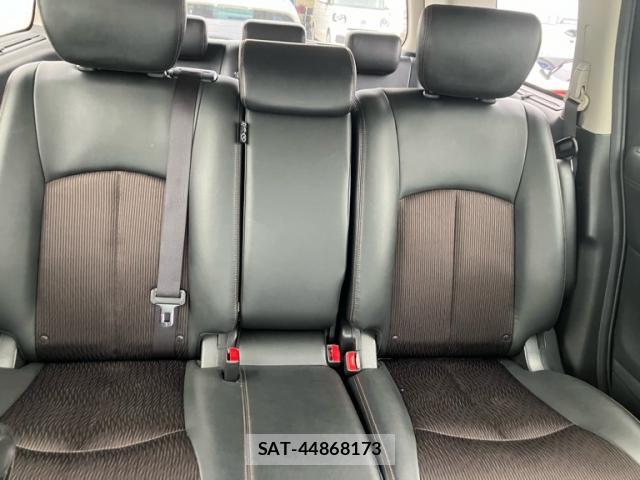 Nissan ELGRAND 2018-08 8854529-11