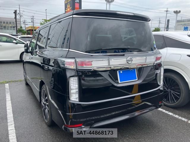 Nissan ELGRAND 2018-08 8854529-13