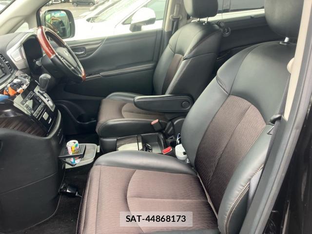 Nissan ELGRAND 2018-08 8854529-17