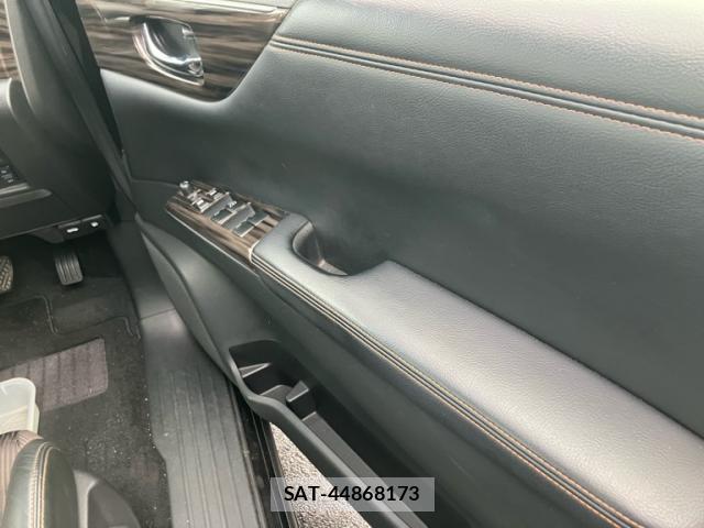 Nissan ELGRAND 2018-08 8854529-4