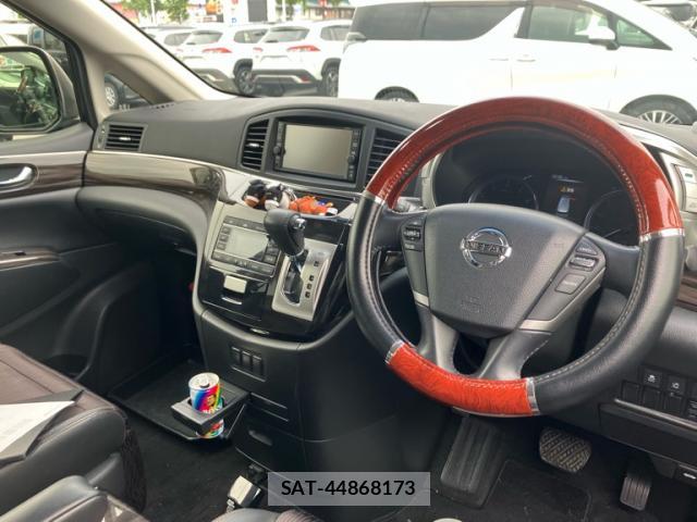 Nissan ELGRAND 2018-08 8854529-5