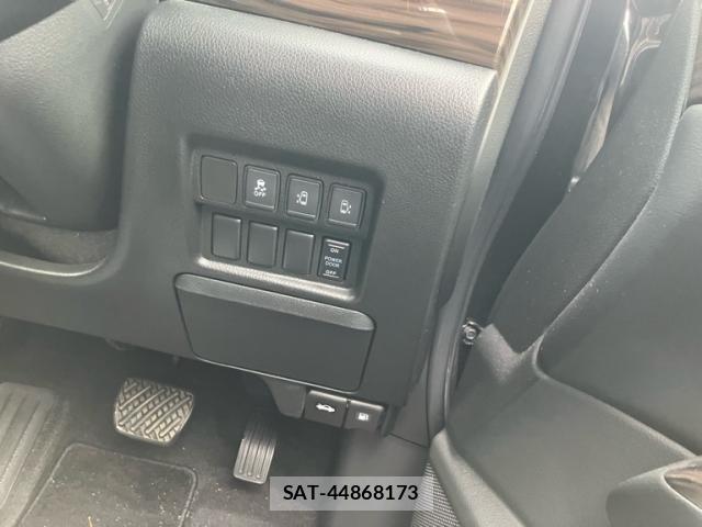 Nissan ELGRAND 2018-08 8854529-7