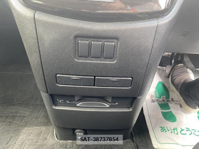 Nissan ELGRAND 2019-08 8854770-18