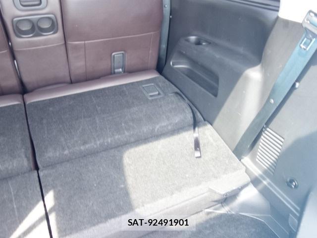 Nissan ELGRAND 2021-12 8856090-17