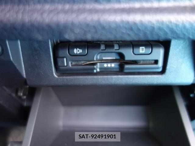 Nissan ELGRAND 2021-12 8856090-19