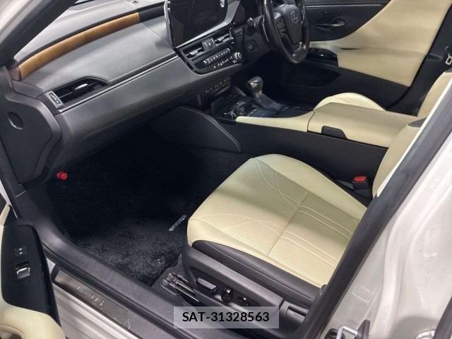 Lexus ES 2022-02 8855576-7
